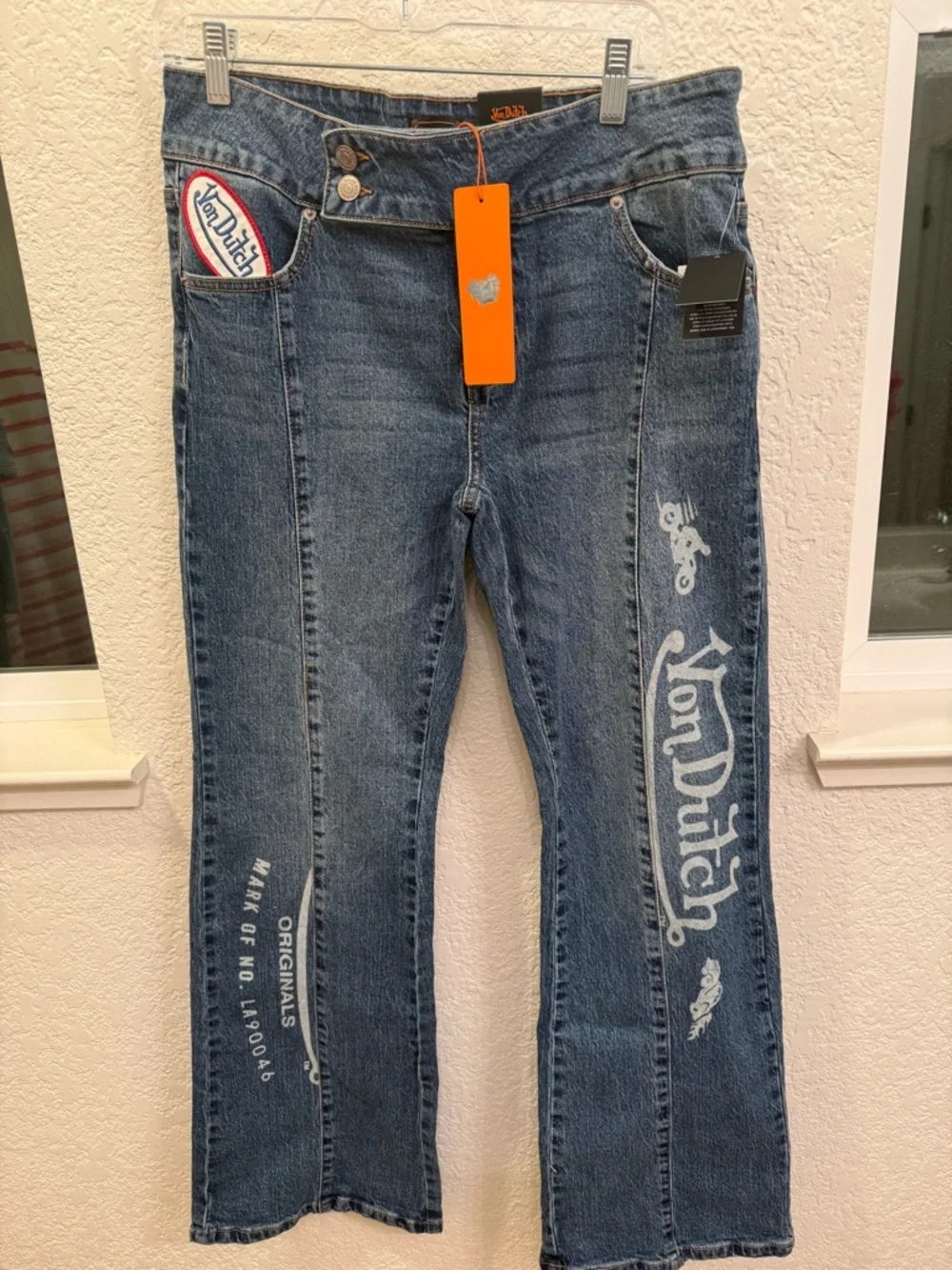 NWT Von Dutch Flare Jeans Y2K Inspired Flying “Eye Balls”Frosted Flared Red Logo - Picture 5 of 17